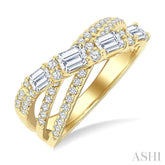 1 1/4 Ctw Emerald and Round Cut Diamond Split Crossover Fashion Ring in 14K Yellow Gold