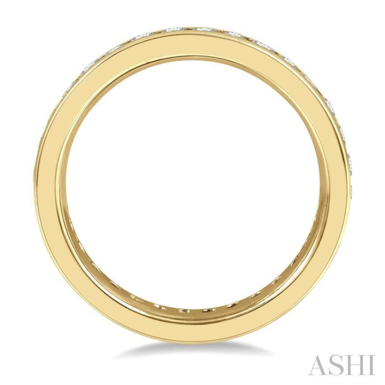 1 Ctw Channel Round Cut Diamond Eternity Wedding Band in 14K Yellow Gold
