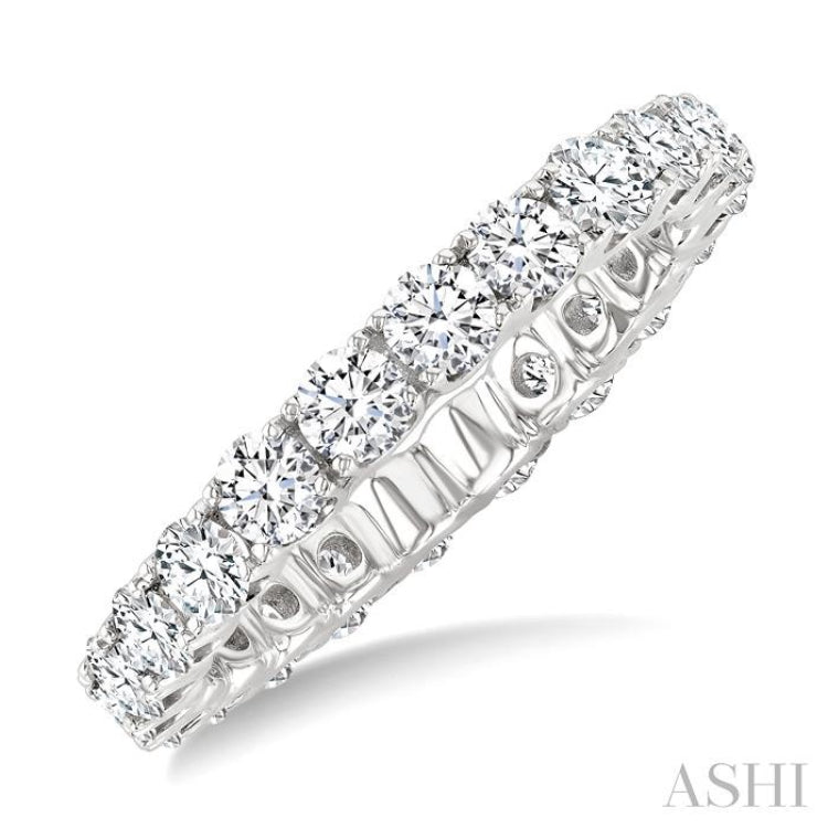 2 Ctw Round Cut Diamond Eternity Wedding Band in 14K White Gold