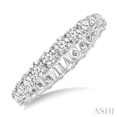 2 Ctw Round Cut Diamond Eternity Wedding Band in 14K White Gold