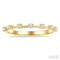 1/5 Ctw Round Cut Diamond Fashion Band in 10K Yellow Gold
