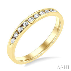 1/4 Ctw Round Cut Diamond Wedding Band in 14K Yellow Gold