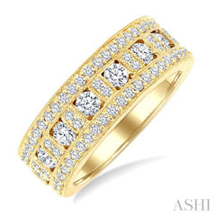 1 1/10 Ctw Channel Round Cut Diamond Wedding Band in 14K Yellow Gold
