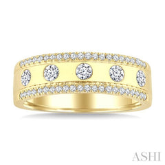 1/2 Ctw Flush Set Round Cut Diamond Fashion Band in 14K Yellow Gold