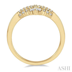 1/4 Ctw Chevron Center Baguette and Round Cut Diamond Wedding Band in 14K Yellow Gold