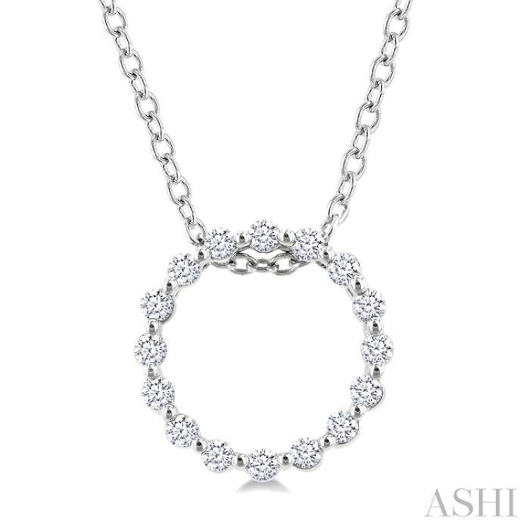 1/10 Ctw Circle Round Cut Diamond Pendant With Chain in Sterling Silver